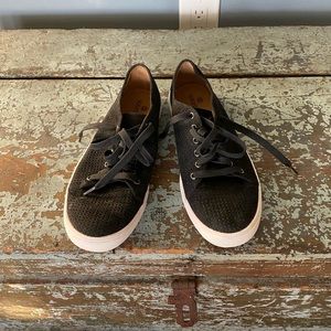 Susina | textured sneaker size 8